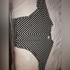 Metaphor: womens L, $10